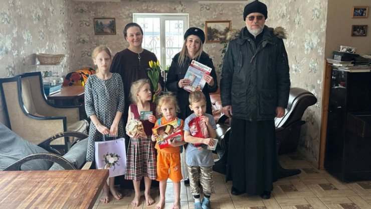 В Тверской области в преддверии 8 марта поздравили многодетных мам - новости ТИА
