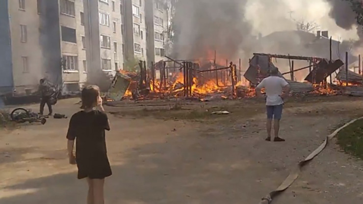В Весьегонске произошёл большой пожар, сгорели сараи - новости ТИА