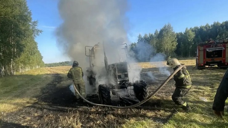 В деревне Калининского округа сгорел трактор - новости ТИА
