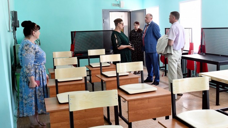 Сергей Голубев и Константин Антонов проверили готовность школ Зубцова к учебному году - новости ТИА
