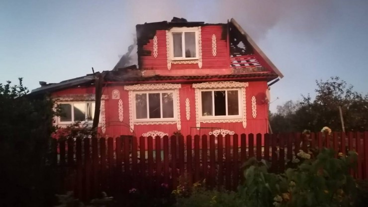 В Спирово огнеборцы спасли жилой дом от уничтожения огнем - новости ТИА