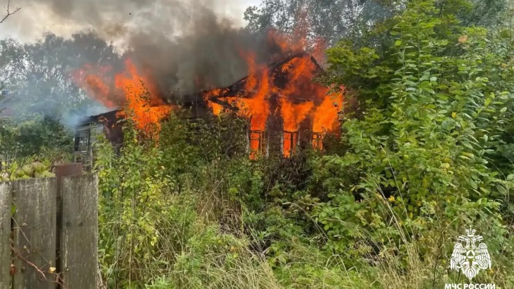 В Тверской области подожгли заброшенный дом - новости ТИА