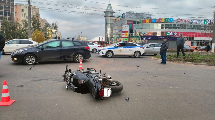 В Твери женщина на авто сбила мотоциклиста - новости ТИА