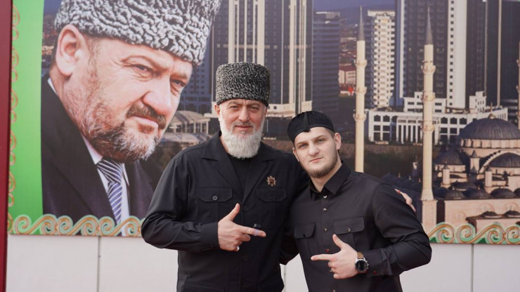 Сын Кадырова, который избил поджигателя Корана, стал Героем Чечни - новости ТИА