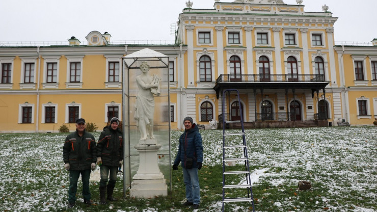 В Твери к зиме готовят скульптуры в дворцовом саду - новости ТИА