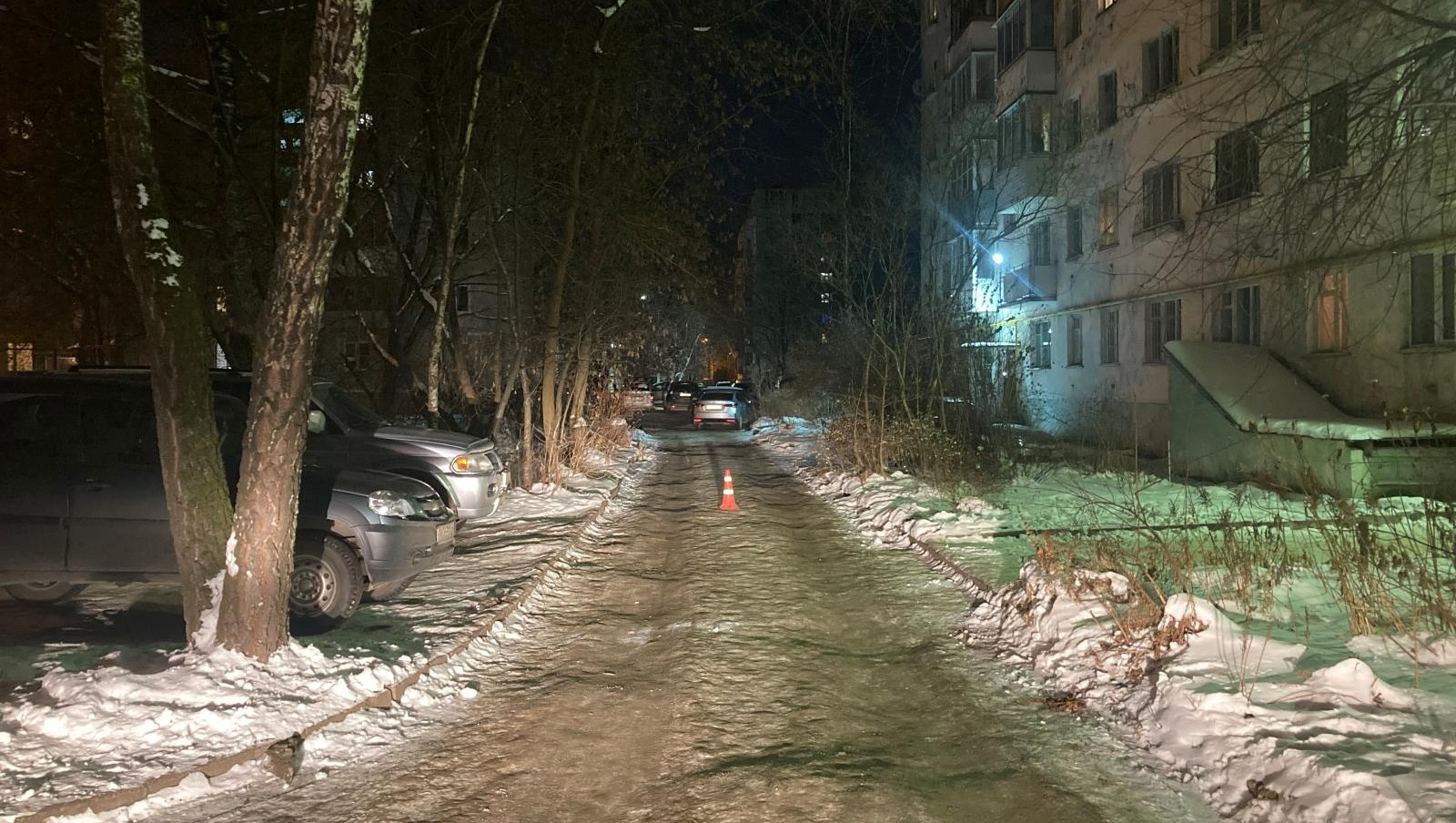 В Твери автомобиль сбил пешехода во дворе и скрылся | 06.12.2022 | Тверь -  БезФормата