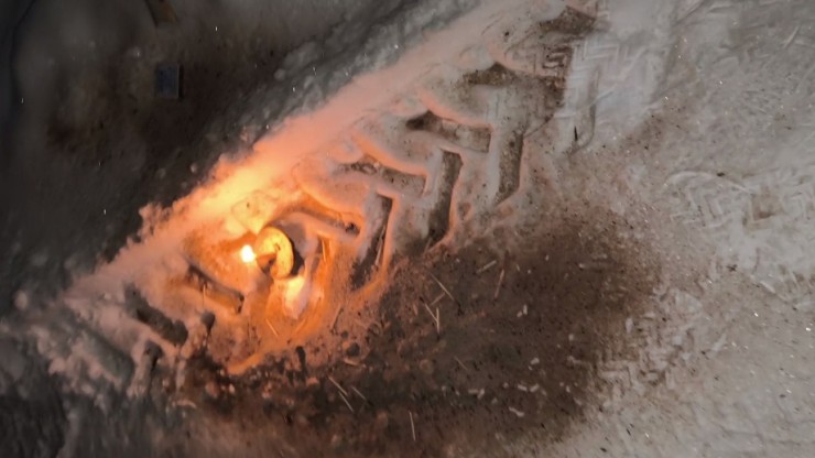 Ведьма или обострение: на дороге под Тверью женщина провела странный обряд - новости ТИА