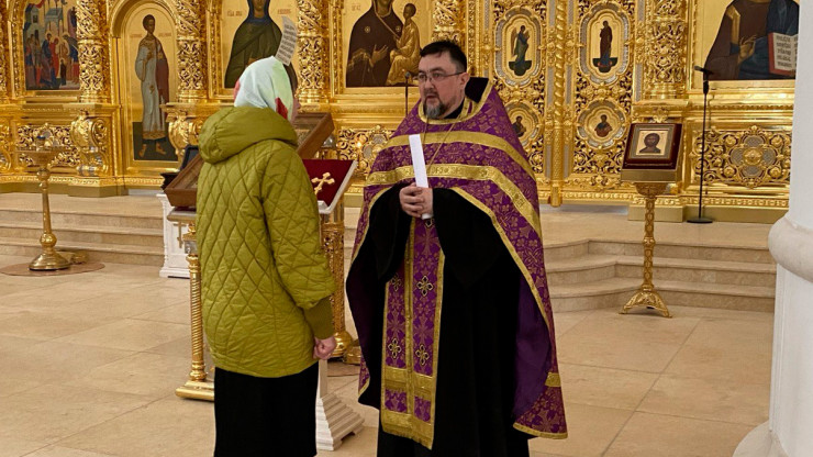 В Твери в Спасо–Преображенском соборе бывшая сектантка вернулась в православие - новости ТИА
