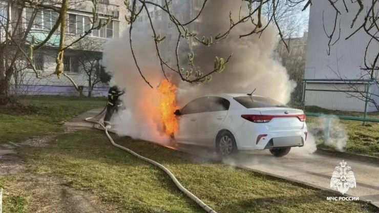 В Твери вспыхнула легковушка - новости ТИА