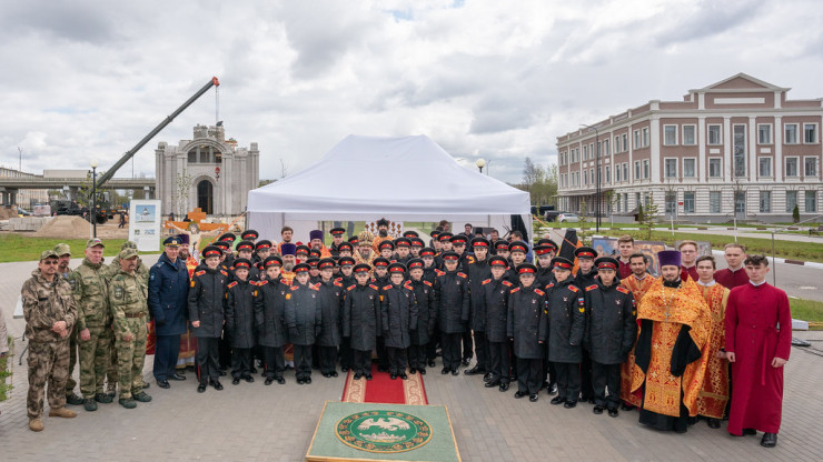 В Твери на территории нового суворовского училища впервые отслужили литургию - новости ТИА