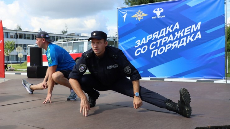 В Твери полицейские провели для детей разминку и рассказали о службе - новости ТИА