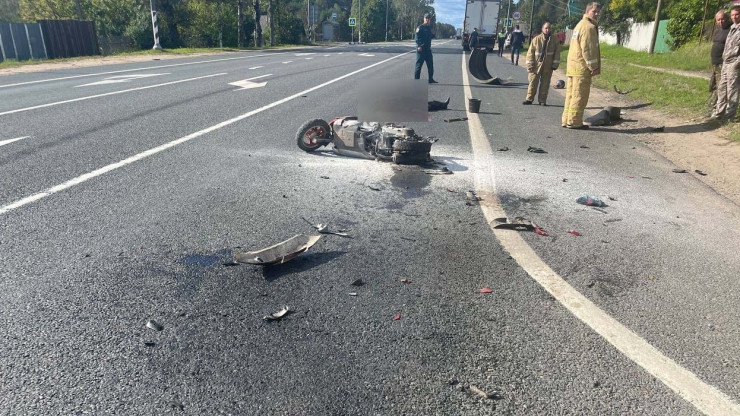 В Тверской области водитель скутера попал под фуру и погиб - новости ТИА