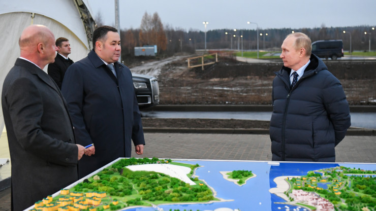 Владимир Путин посетил площадку строительства речного порта в Завидово - новости ТИА