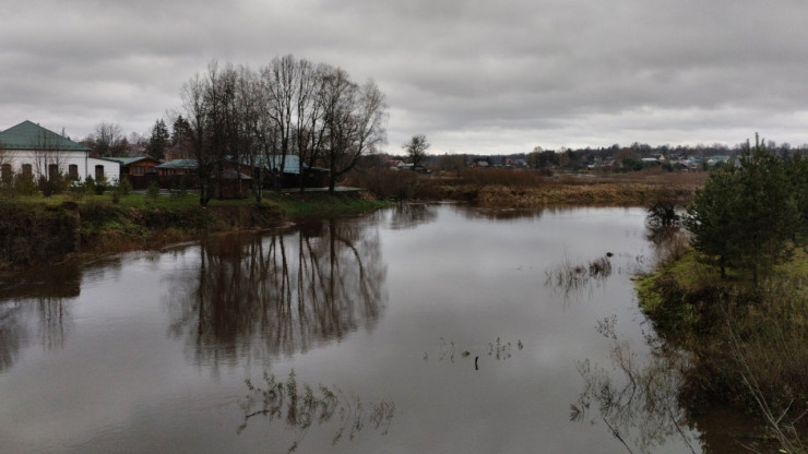 В реках Тверской области уровень воды сильно поднялся из-за дождей - новости ТИА