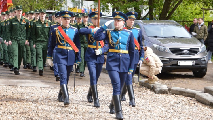 В Твери курсанты и юнармейцы проводят для ветеранов мини-парады - новости ТИА