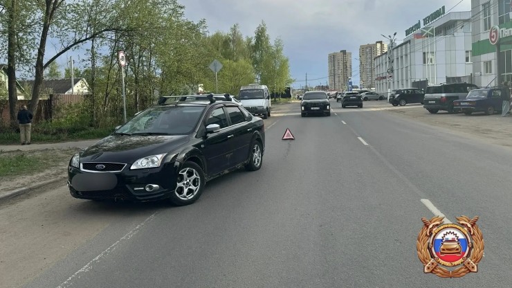В Твери мать с ребенком попали под машину, перебегая дорогу - новости ТИА