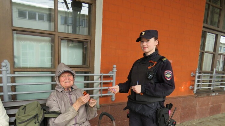 Транспортная полиция Твери поддержала акцию "Георгиевская ленточка" - новости ТИА