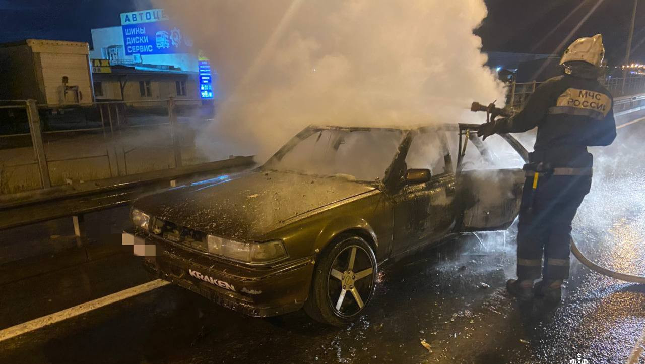 В Твери ночью пожарные потушили машину | 08.06.2024 | Тверь - БезФормата