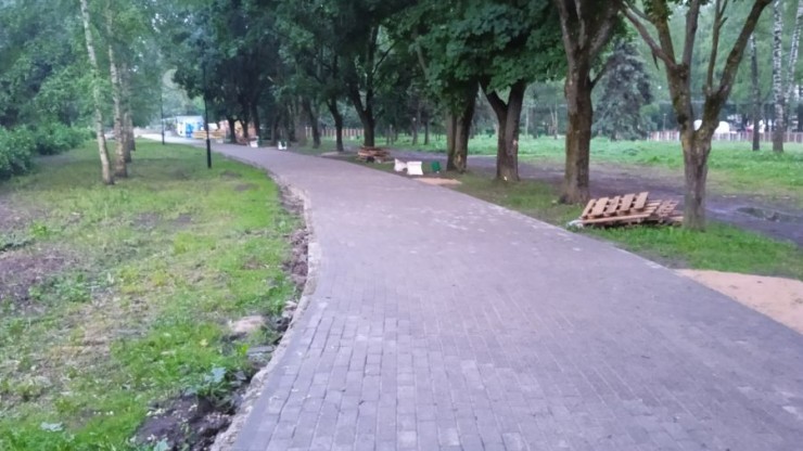 В Парке Победы в Твери продолжают обустраивать пешеходные зоны - новости ТИА