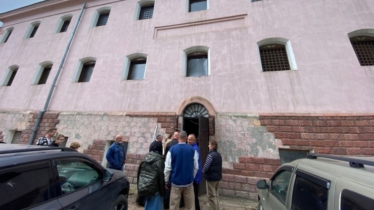 Тверские священники провели службу в камере смертников старой тюрьмы - новости ТИА