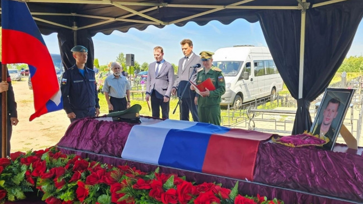 В Рамешках похоронили Дмитрия Мельникова, погибшего на СВО - новости ТИА