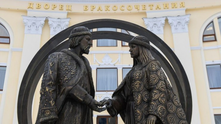 Священник рассказал о традициях Дня семьи, любви и верности в России - новости ТИА