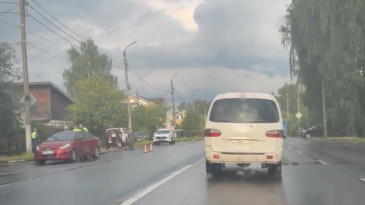 В Твери, уходя от столкновения с авто, пострадал курьер на электровелосипеде - новости ТИА