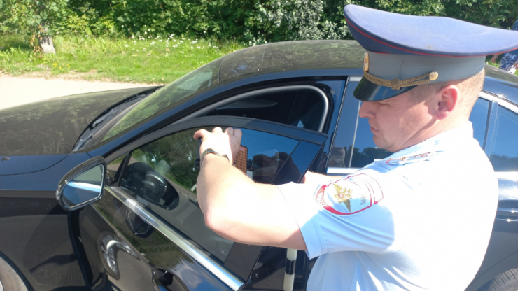 В Твери за прошлую неделю 102 водителей оштрафовали за тонировку - новости ТИА