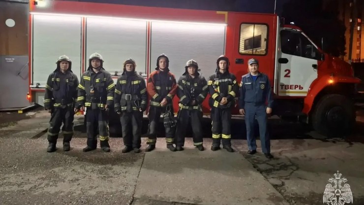 В Твери сотрудники МЧС спасли трех человек из пожара в пятиэтажке - новости ТИА
