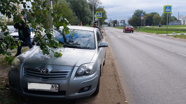 В Твери на пешеходном переходе водитель сбил школьника - новости ТИА