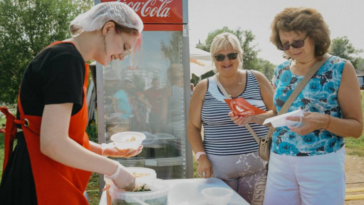 В Твери на фестивале в "Верхневолжье" съели более 130 литров окрошки - новости ТИА