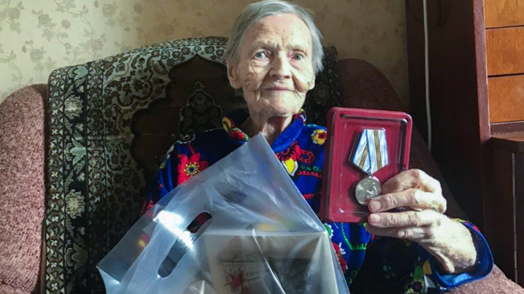 В Твери ветеран ВОВ Анна Кузьмина отметила 100-летний юбилей - новости ТИА