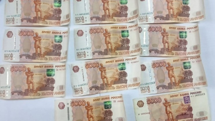 На вокзале в Твери мужчина нашел женскую сумку и украл из нее 70 тысяч - новости ТИА