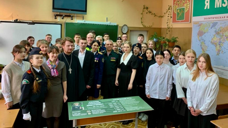 В тверской школе №16 открыли "Парту героя", посвященную капитану Анатолию Ушанову - новости ТИА