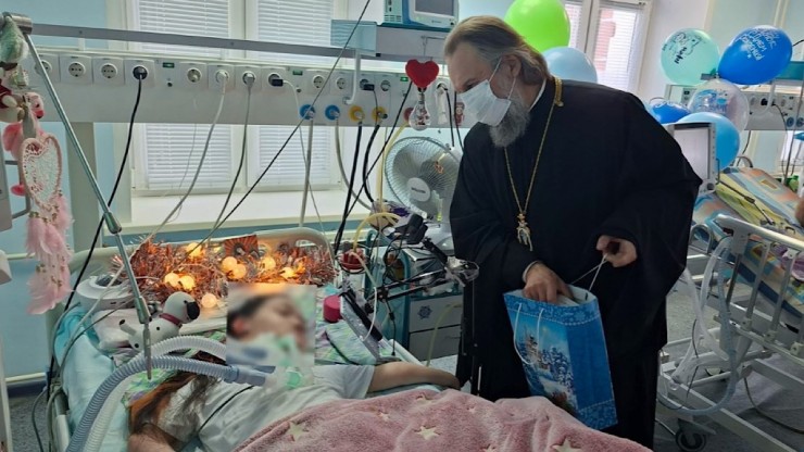 Митрополит Амвросий поздравил с Рождеством детей в тверской больнице - новости ТИА