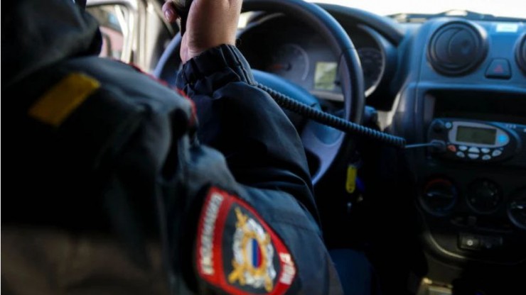 В заброшке на трассе под Тверью полицейские нашли 13 нелегалов и женщину - новости ТИА