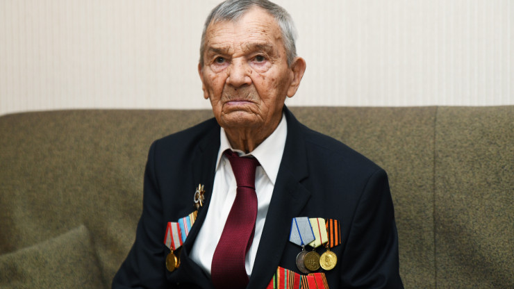 102 года исполнилось участнику Сталинградской битвы Арсению Сухопарову - новости ТИА