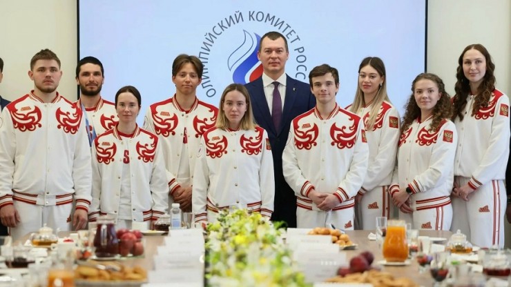 Тверской лыжнице Дарье Непряевой подарили медведя, часы и технику - новости ТИА