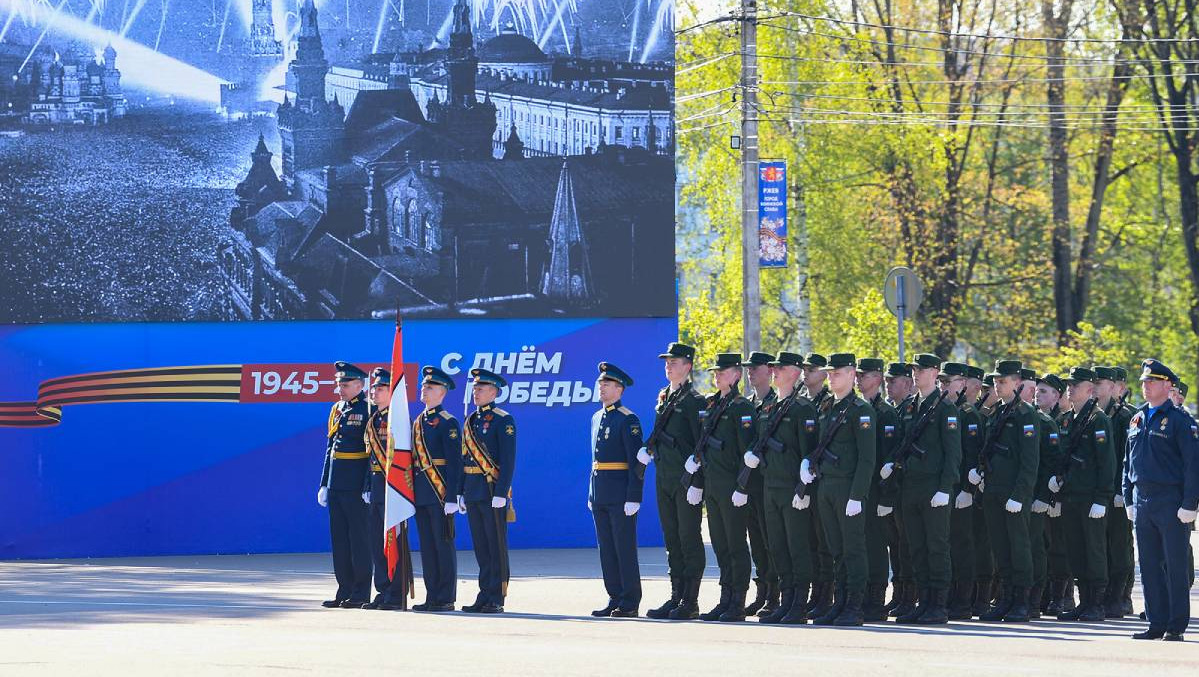 Во Ржеве официальные торжества завершились прохождением войск гарнизона -  ТИА