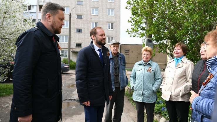 Виталий Королев лично проверил ход восстановления дома в Ржеве - новости ТИА