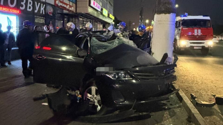 В Твери водитель на большой скорости влетел в столб и попал в реанимацию - новости ТИА