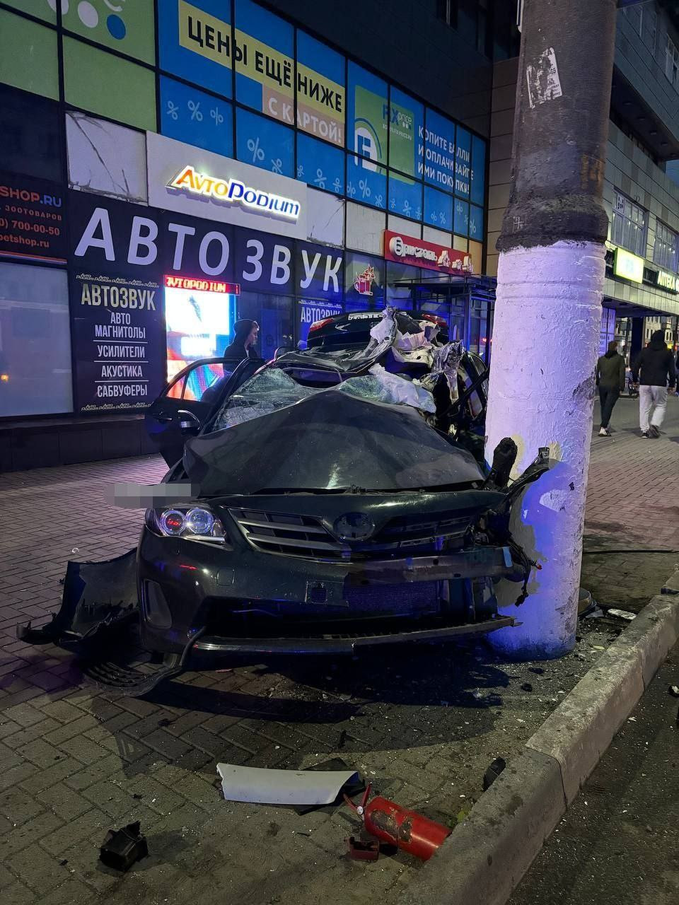 В Твери водитель на большой скорости влетел в столб и попал в реанимацию -  ТИА