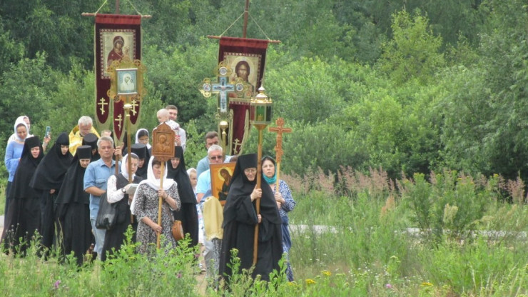 Сестры Оршина монастыря прошли крестным ходом к Предтеченской часовне - новости ТИА