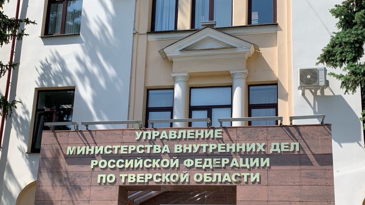 В Твери во время погони полицейский пытался вытащить водителя из движущегося авто - новости ТИА