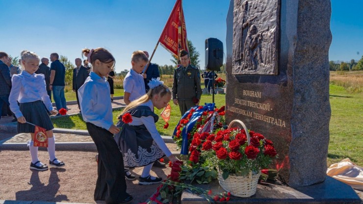 Под Санкт-Петербургом открыли памятный знак в честь тверских воинов-освободителей - новости ТИА