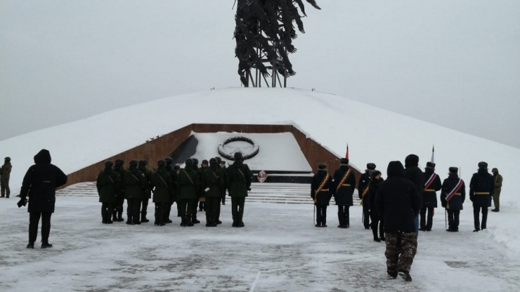 Во Ржеве у мемориала Советскому солдату новобранцы дивизии ПВО приняли присягу - новости ТИА