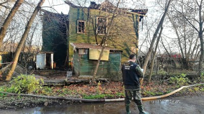 Следователи считают, что трёх бродяг на пожаре в Конаково жестоко убили - Новости ТИА