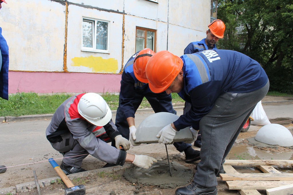 Установка скамеек и урн