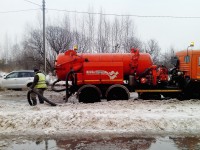 В Радужном МУП ЖЭК откачивает воду - Новости ТИА