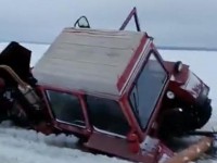 На Селигере под лёд провалился трактор - Новости ТИА